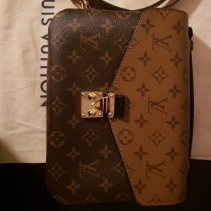 Authentic Louis Vuitton Pochette Metis reverse mon